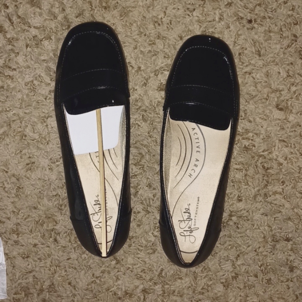 Life stride dess shoe